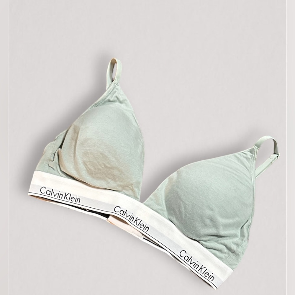 Calvin Klein Women’s Sports Bra Padded without Wire size L Light Blue